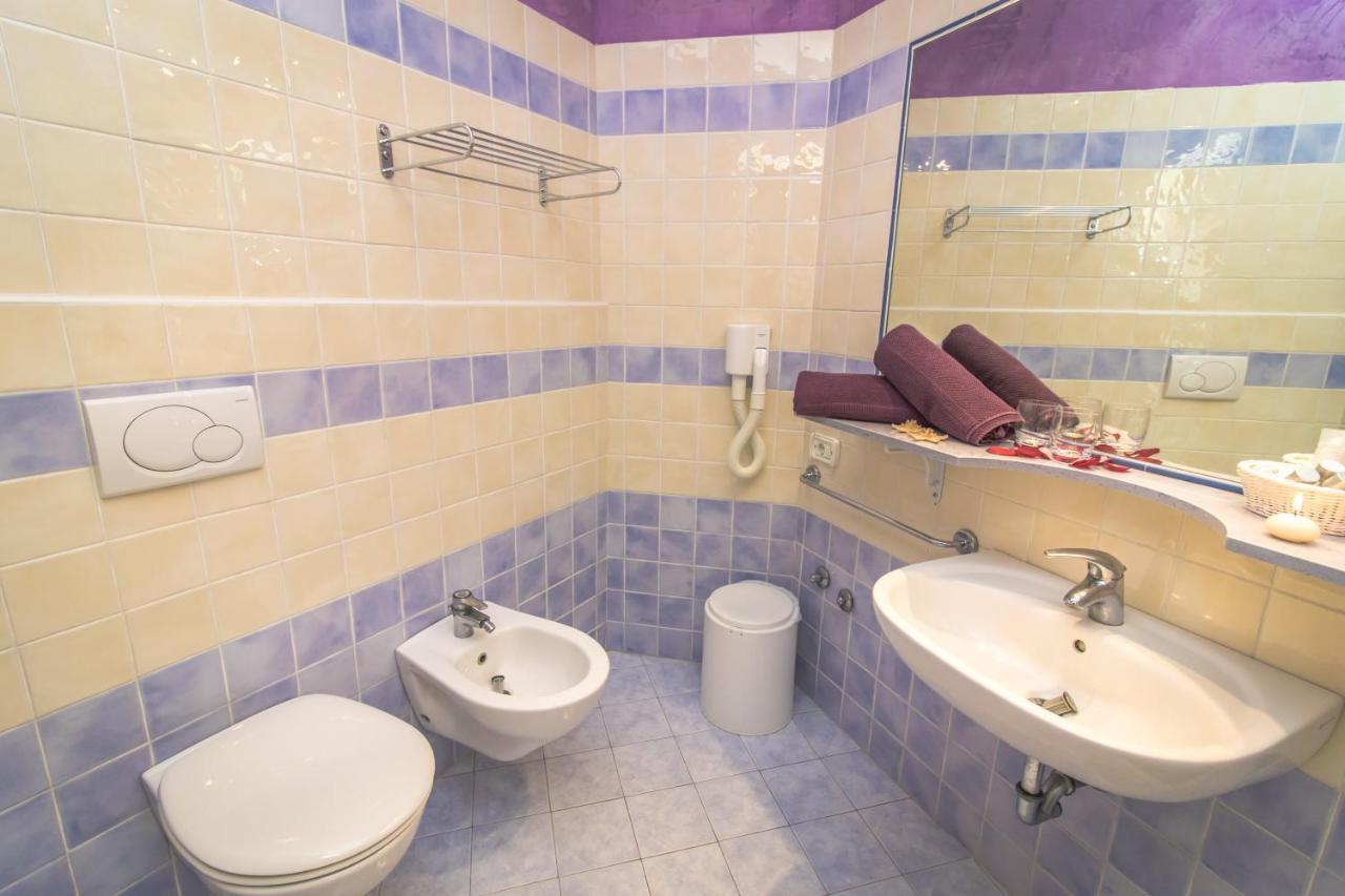 Hotel London Κατόλικα Εξωτερικό φωτογραφία
